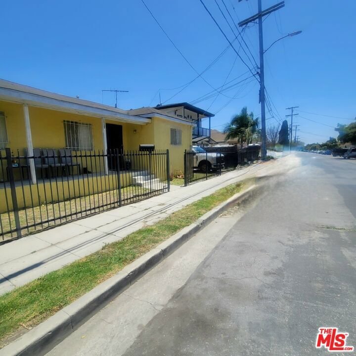 Los Angeles, California, United States 4 - 18152215
