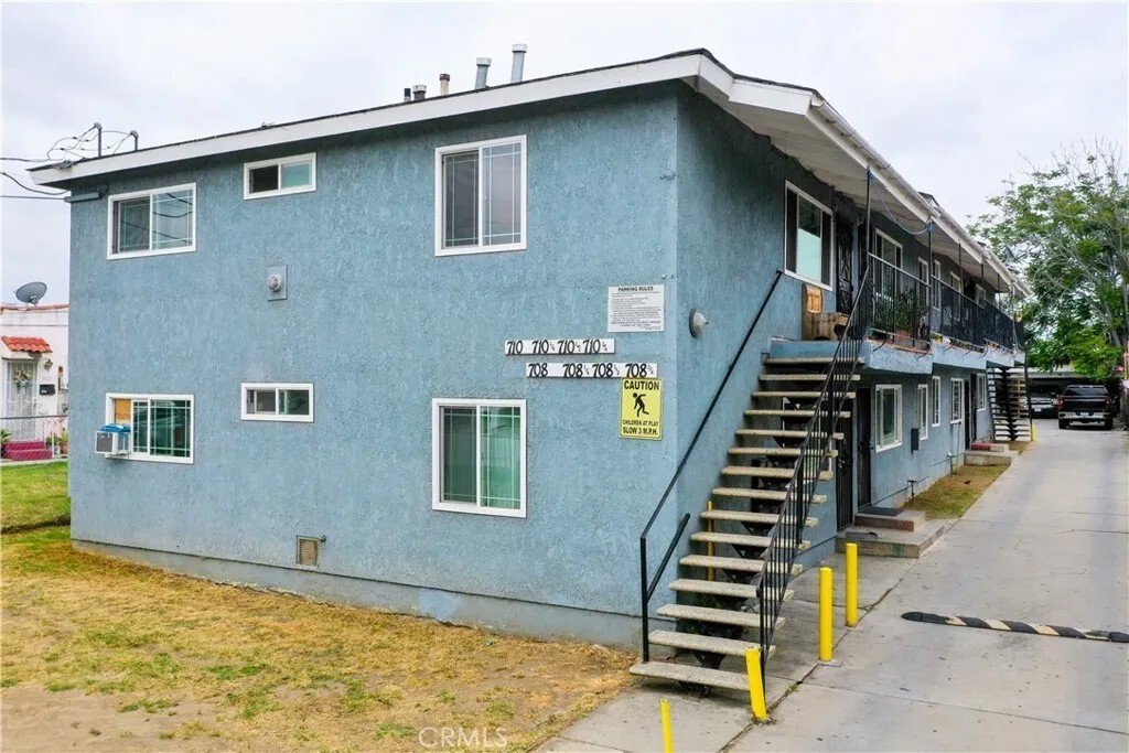 East Los Angeles, California, United States 4 - 18151807