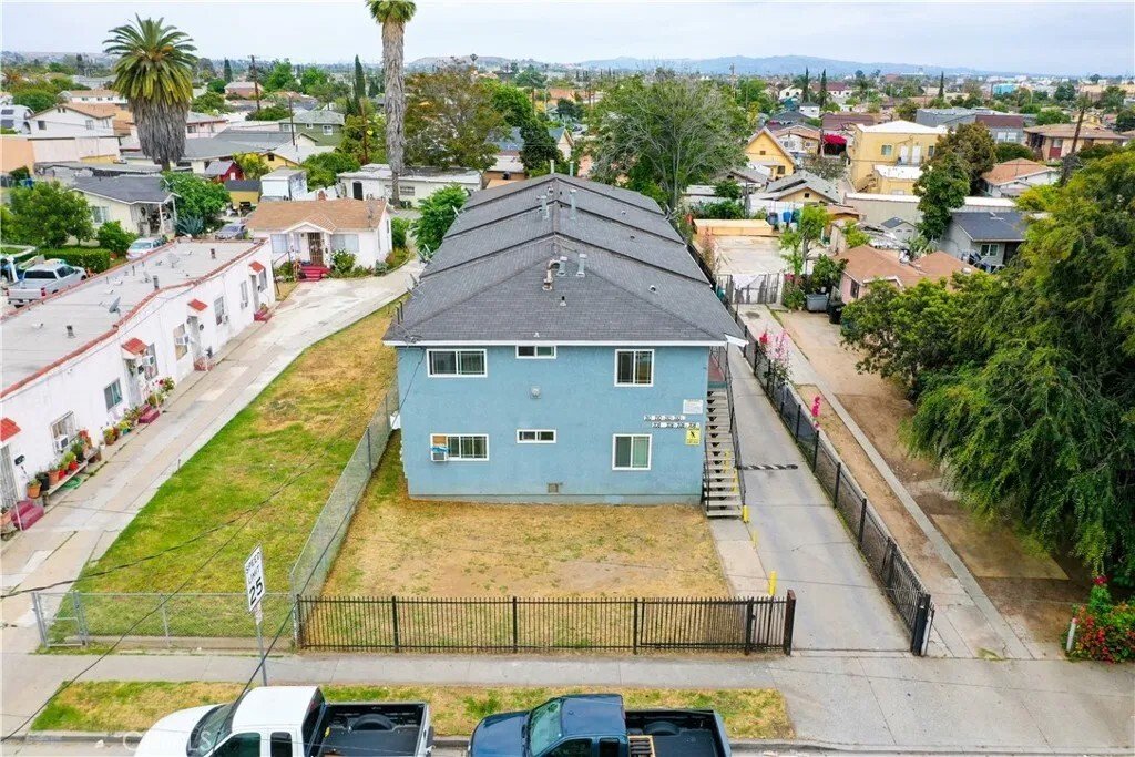 East Los Angeles, California, United States 5 - 18151807