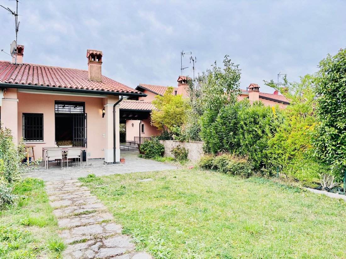 Villa in Center, Sirmione, Lombardy 2 - 18153070