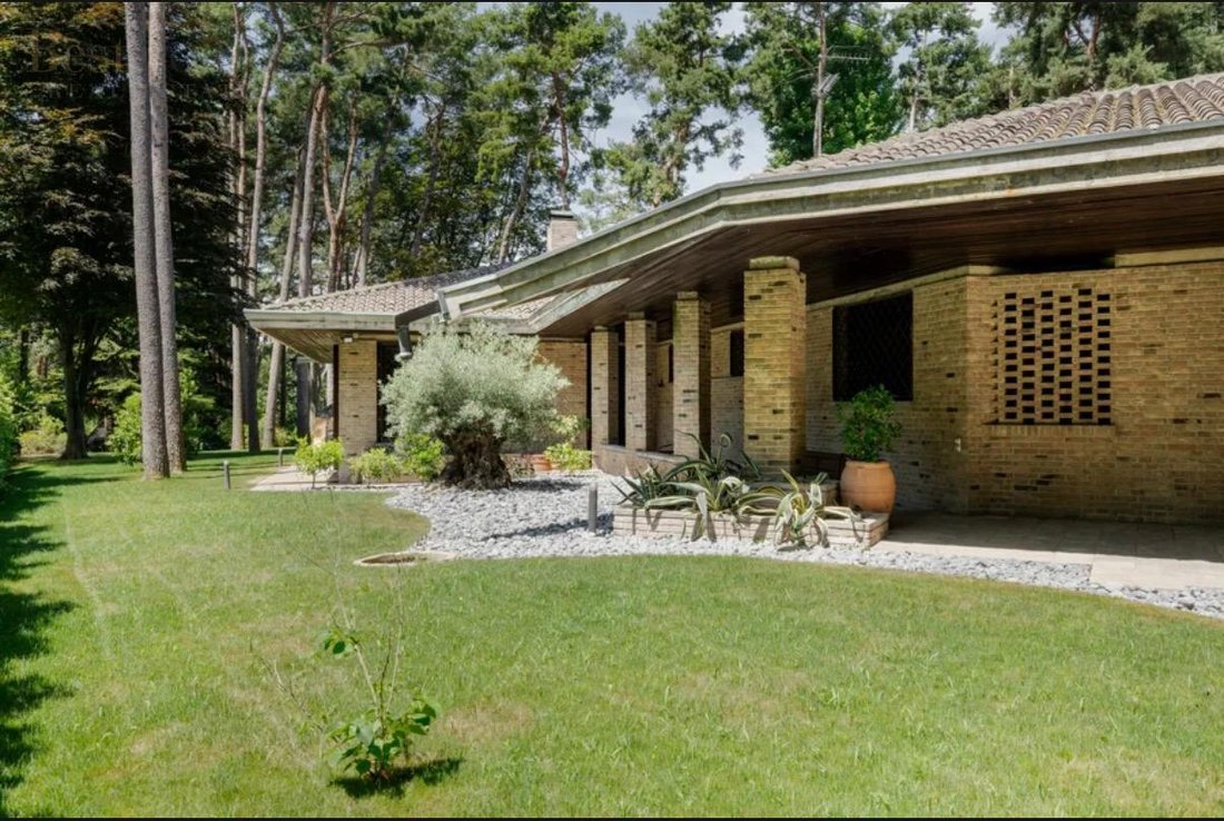 Villa in Appiano Gentile, Lombardy, Italy 3 - 18153198
