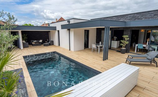 Villa a Est, Lescar, Francia 1