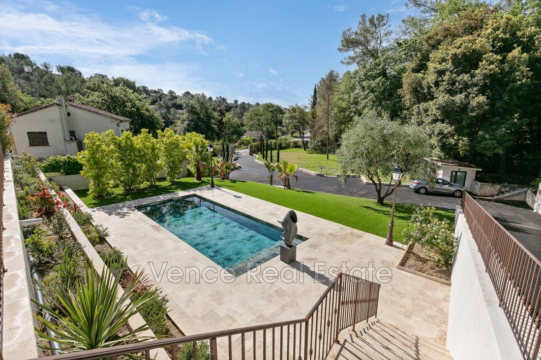 Villa in Nord, Roquefort-les-Pins, France 2 - 18152985