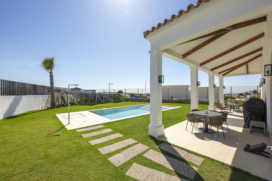 Villa in Estepona, Andalusia, Spain 5 - 18153074