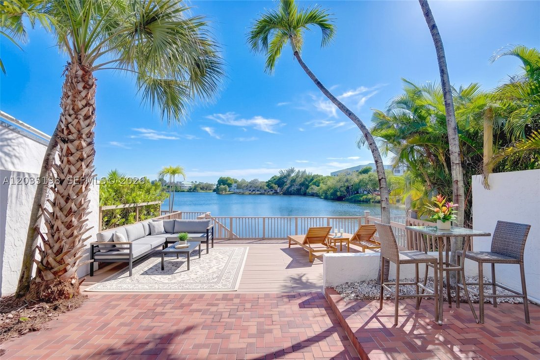Townhouse in Miami, Florida, United States 2 - 18152418