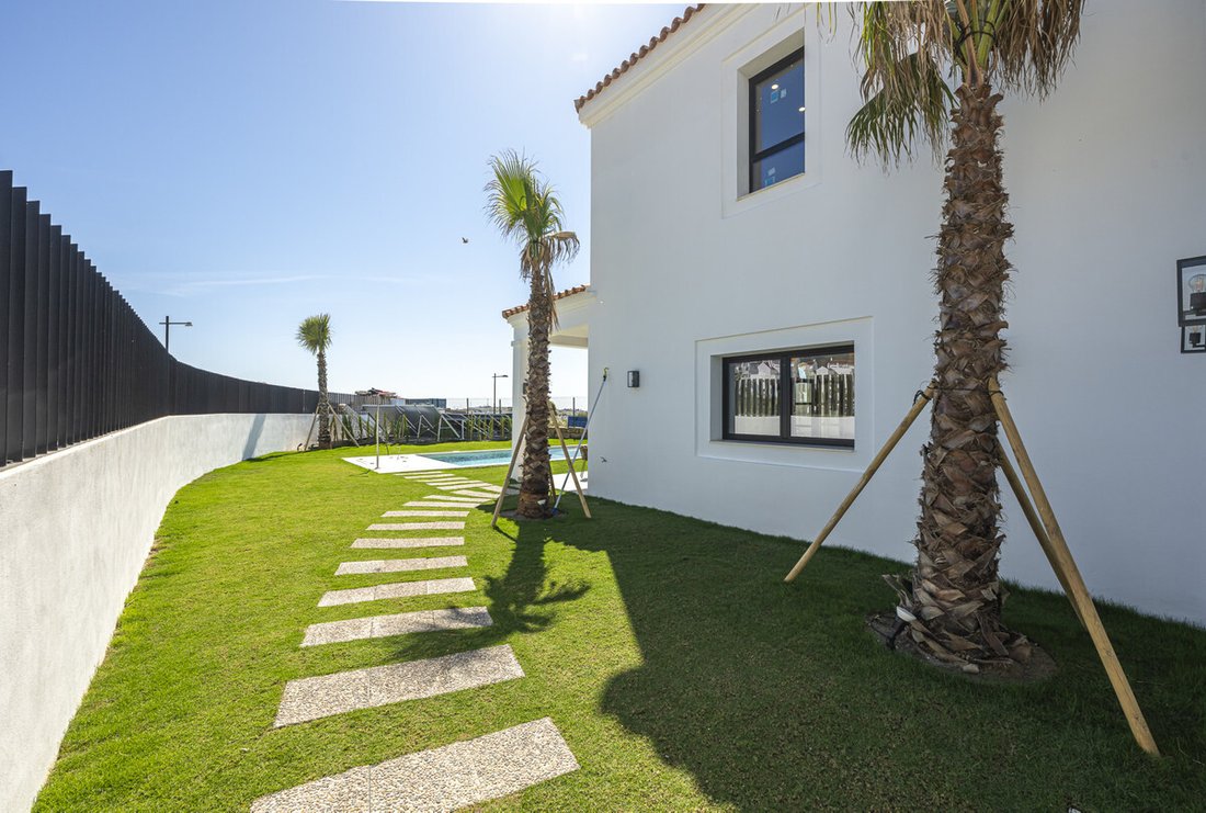 Villa in Estepona, Andalusia, Spain 4 - 18153074