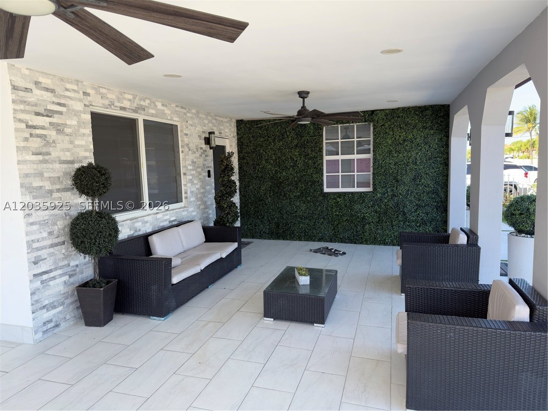 House in Hialeah, Florida, United States 5 - 18152574