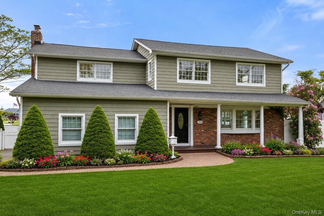 House in Yaphank, New York, United States 1 - 18152320