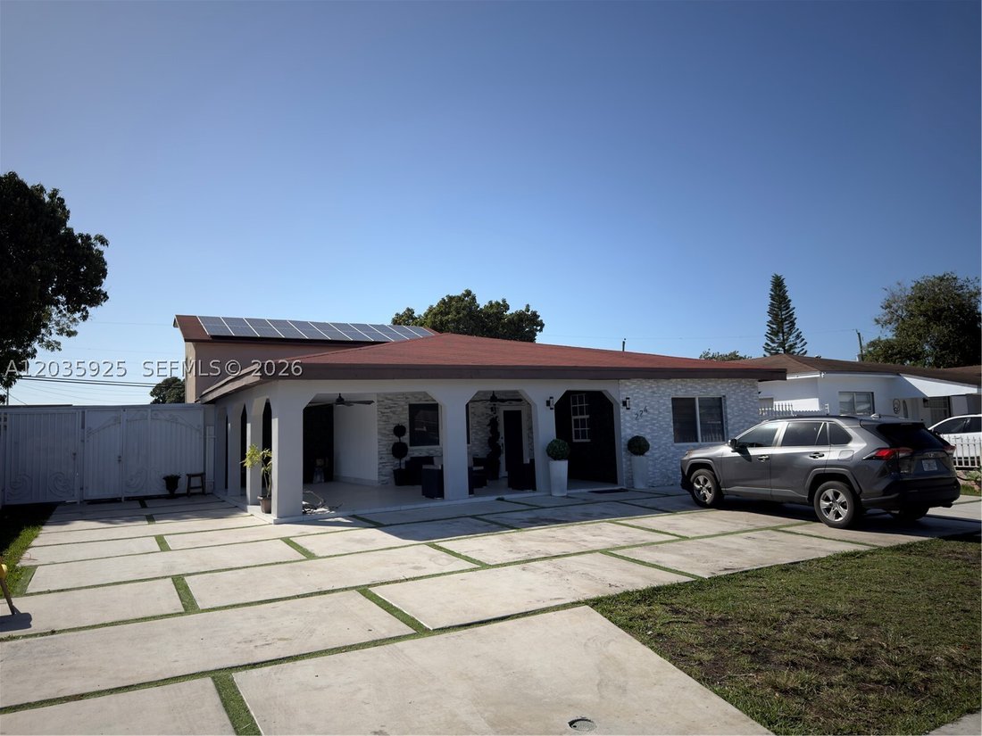 House in Hialeah, Florida, United States 1 - 18152574