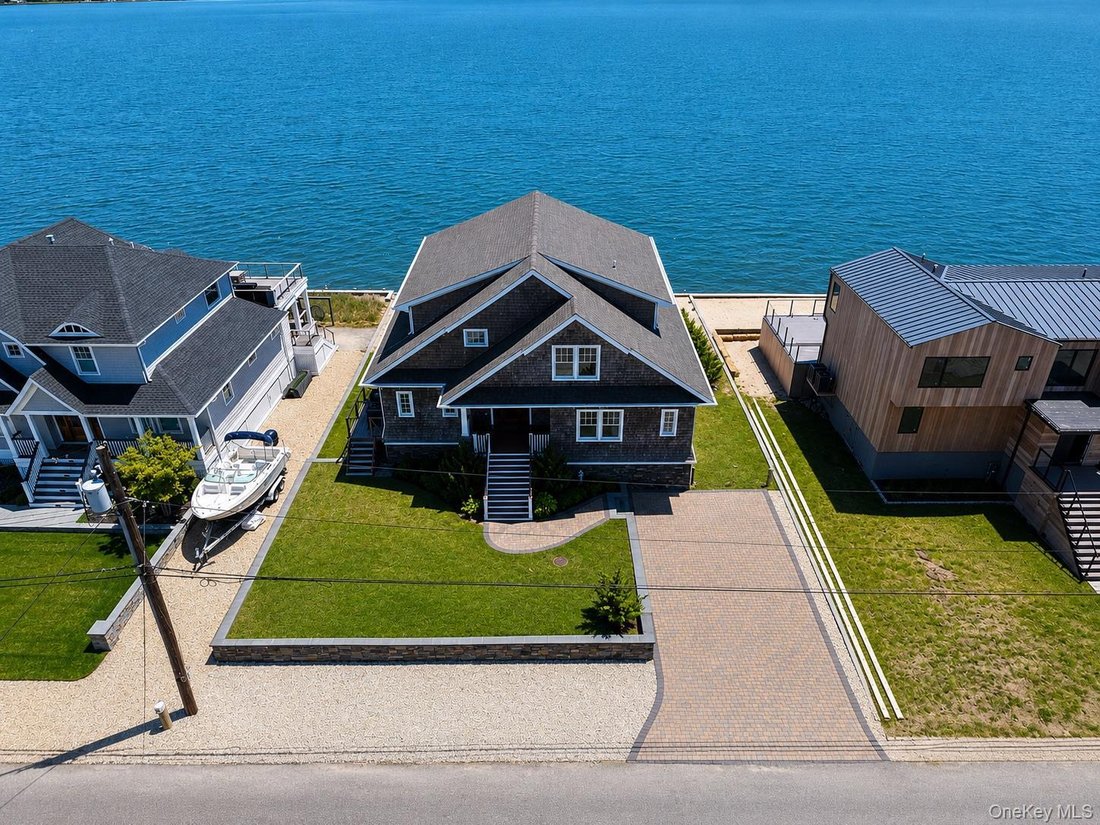 House in East Quogue, New York, United States 1 - 18152511