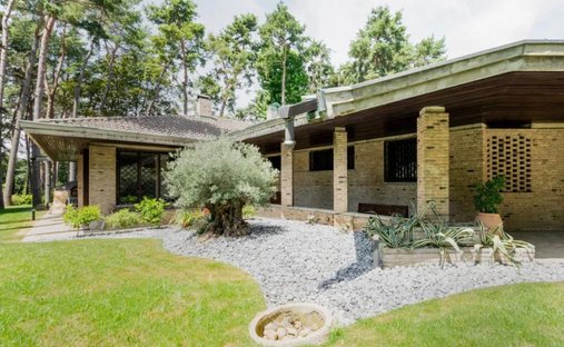 Villa in Appiano Gentile, Lombardy, Italy 1