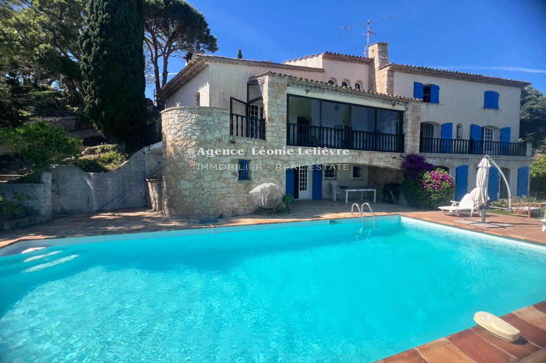 Villa in Les Issambres, Roquebrune-sur-Argens, France 3 - 18110972