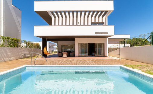 House in Bucelas, Lisbon, Portugal 1
