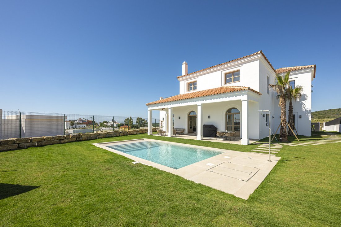 Villa in Estepona, Andalusia, Spain 2 - 18153074