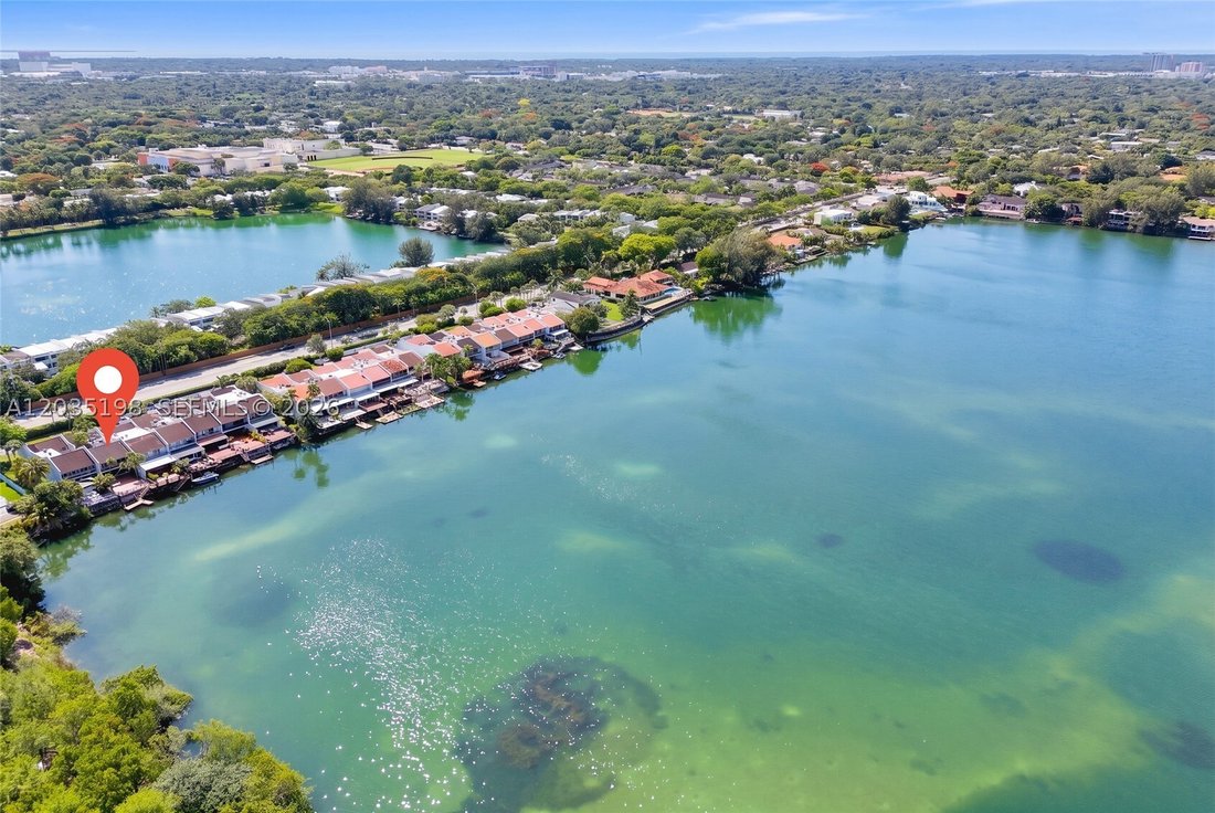 Townhouse in Miami, Florida, United States 4 - 18152418