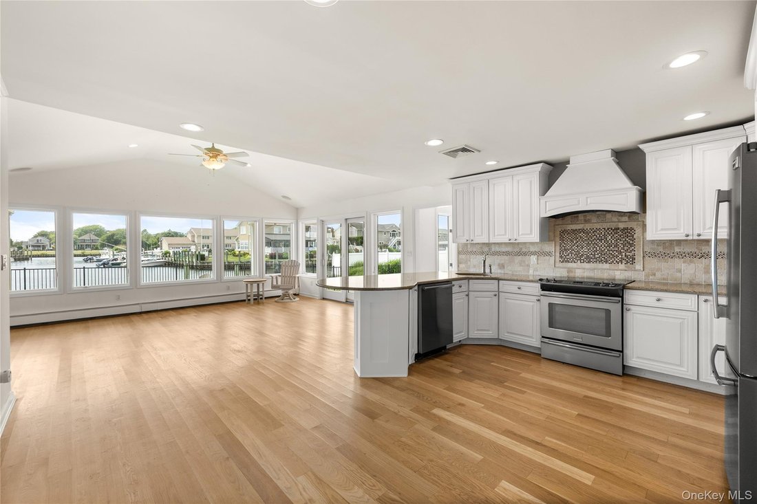 House in Yaphank, New York, United States 3 - 18152320