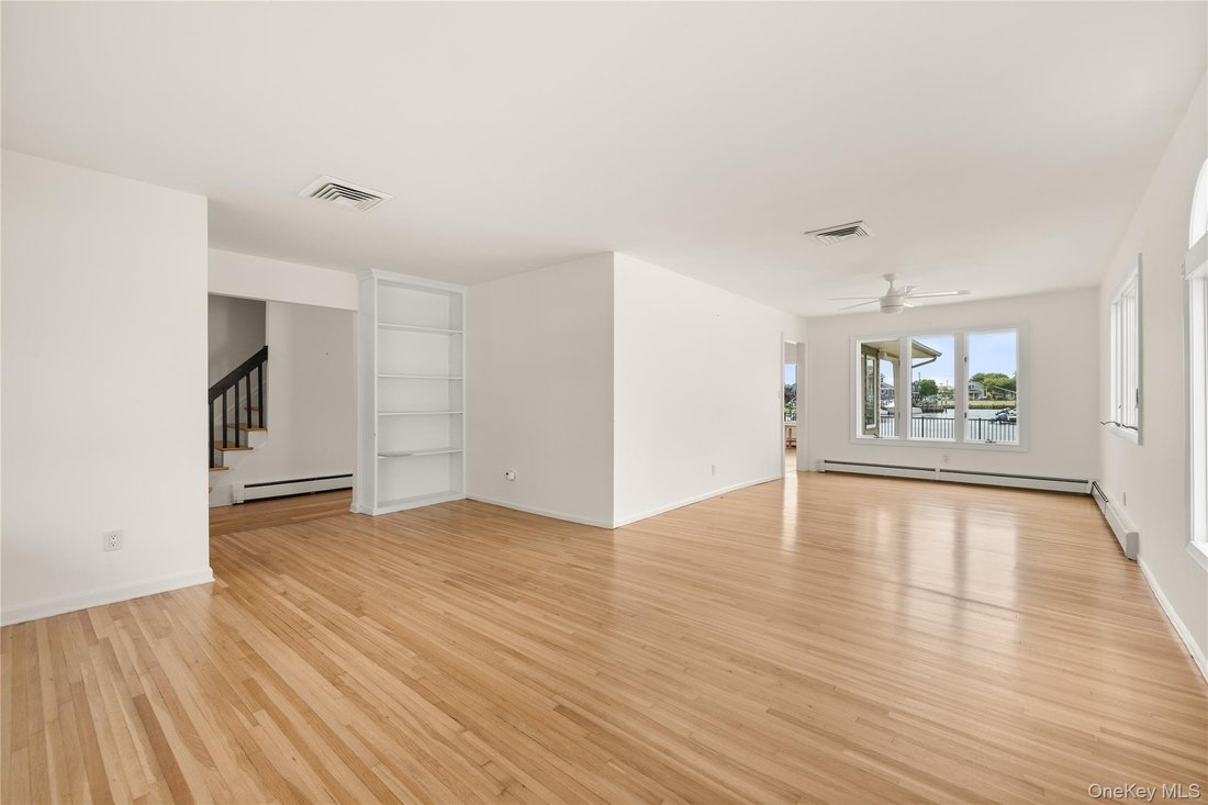 House in Yaphank, New York, United States 5 - 18152320