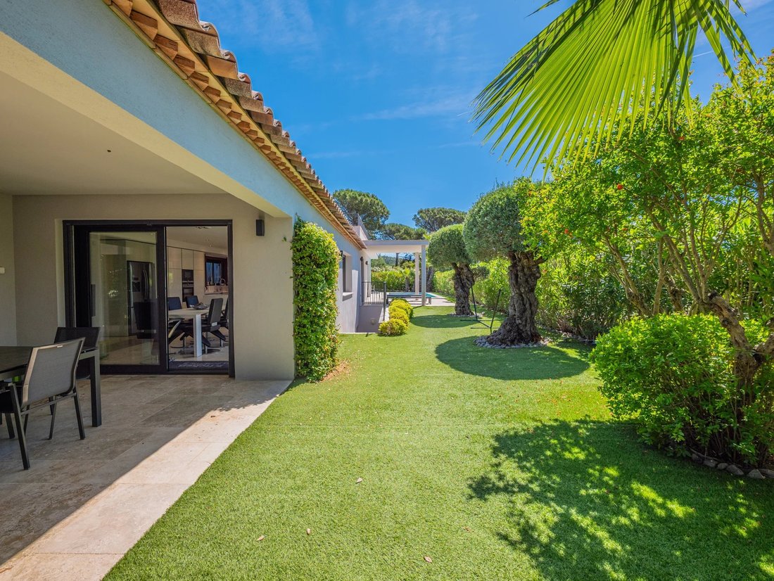 Villa in Ville-Les Saquedes-Le Bouillonnet, Sainte-Maxime, France 2 - 18153253