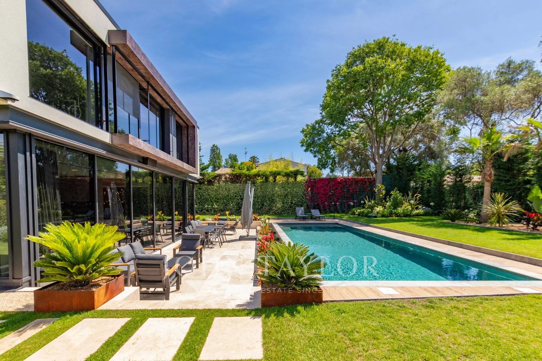Villa in Antibes, Provence-Alpes-Côte d'Azur, France 3 - 18153302