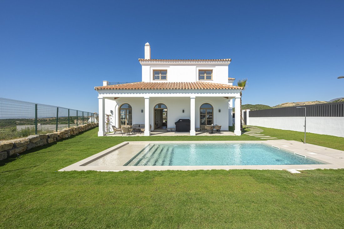 Villa in Estepona, Andalusia, Spain 3 - 18153074