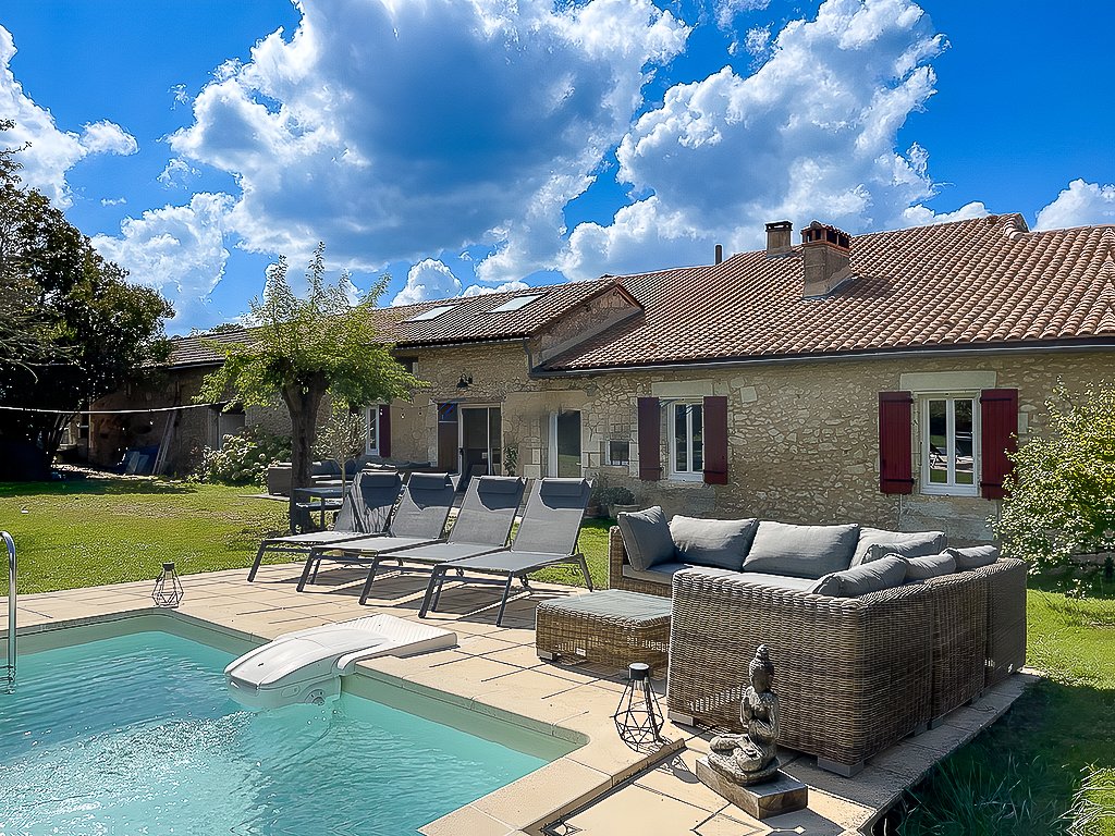 Villa in Neuvic, Nouvelle-Aquitaine, France 1 - 18153464