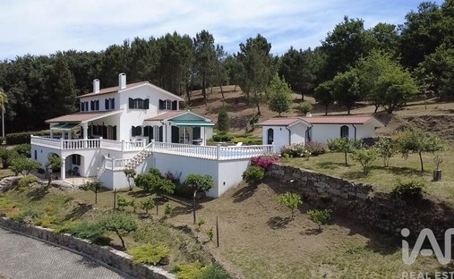 Townhouse in Ferreira de Aves, Viseu District, Portugal 1