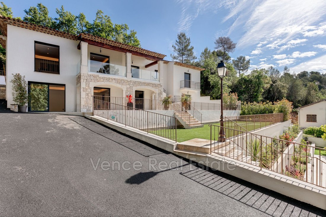 Villa in Nord, Roquefort-les-Pins, France 3 - 18152985