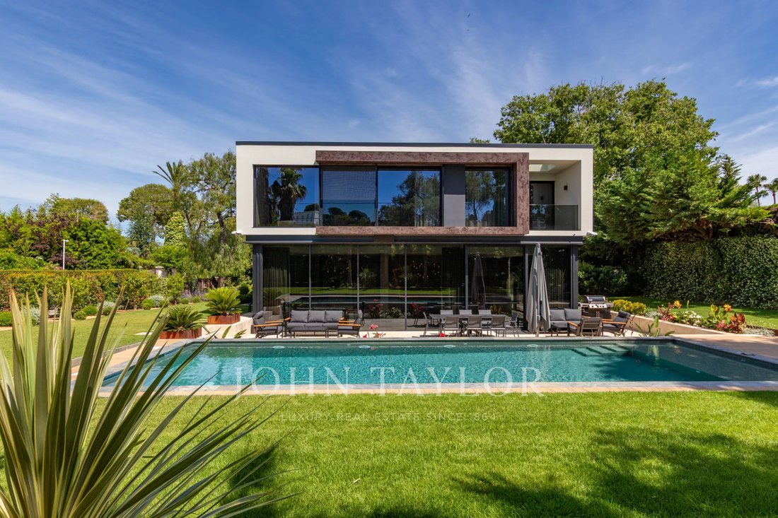 Villa in Antibes, Provence-Alpes-Côte d'Azur, France 1 - 18153302