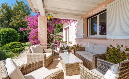 Villa in Grasse, Provence-Alpes-Côte d'Azur, France 1