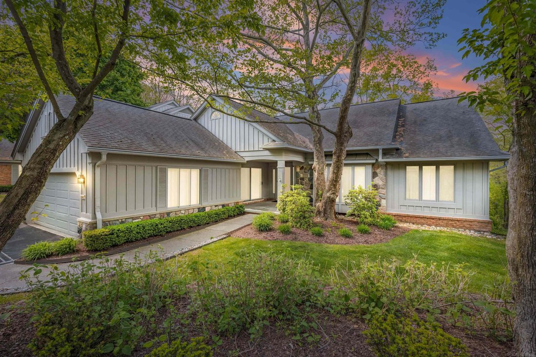 Condo in Orchard Lake Village, Michigan, United States 1 - 18153544