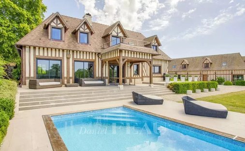 Estate in Pont-l'Évêque, Normandy, France 1
