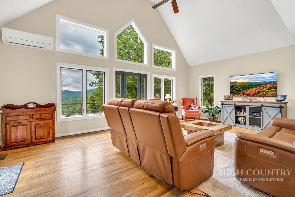 West Jefferson, North Carolina, United States 4 - 18153040