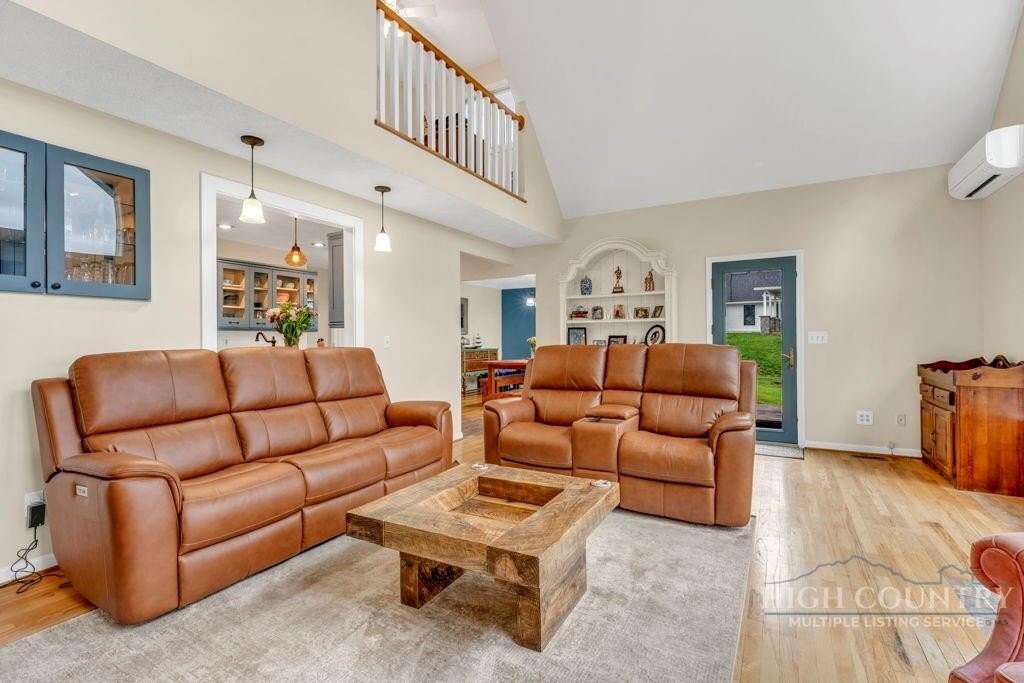 West Jefferson, North Carolina, United States 5 - 18153040