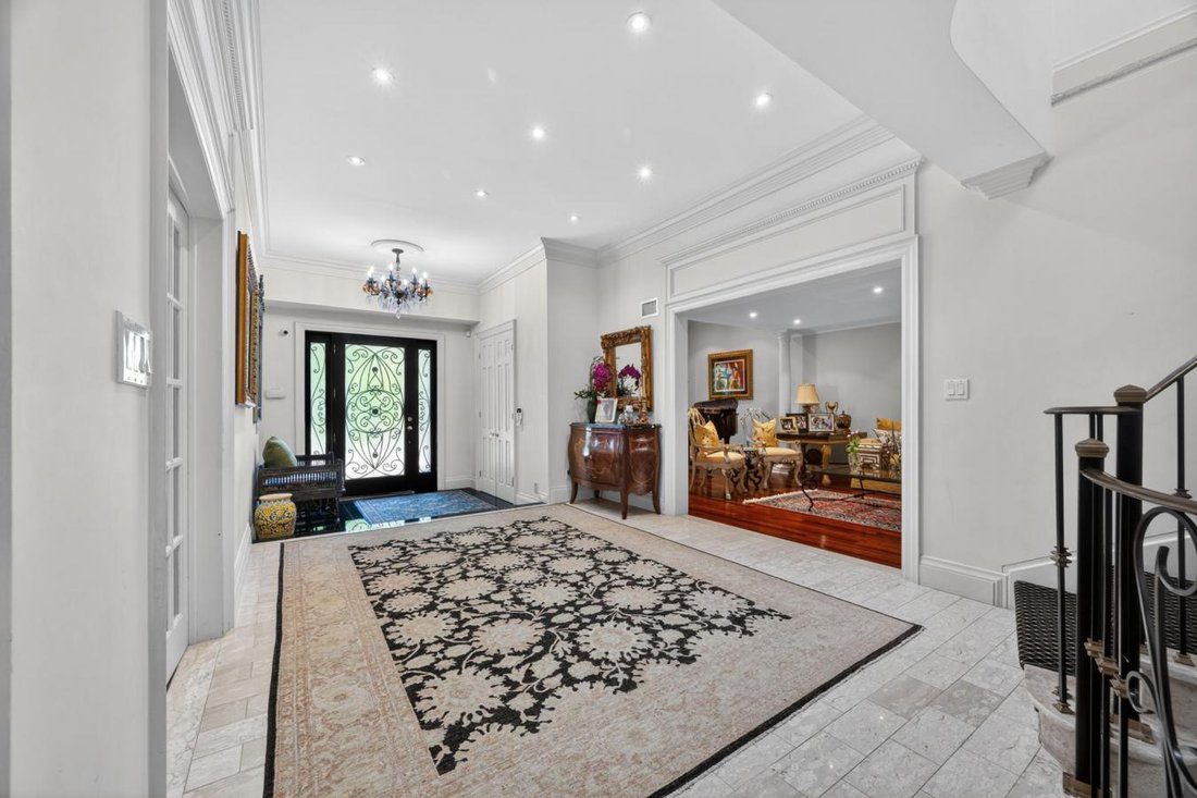 House in Toronto, Ontario, Canada 3 - 18153000