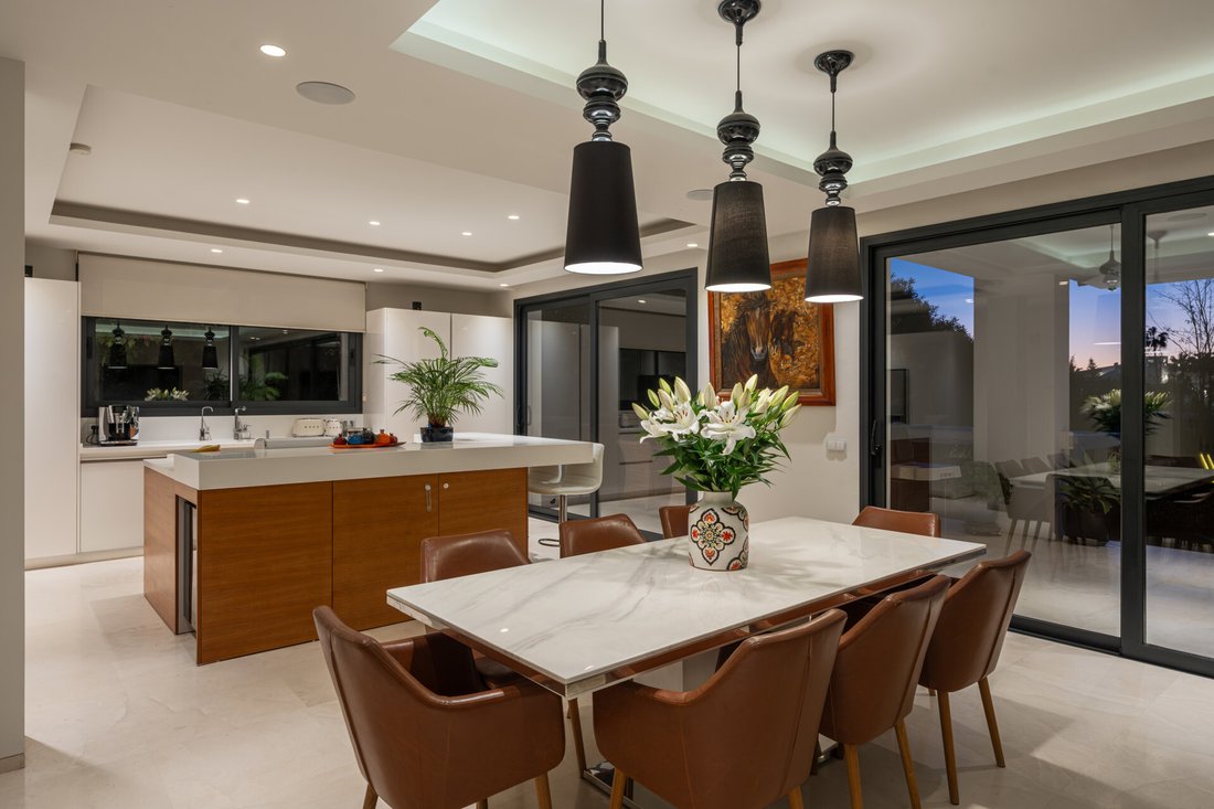 Villa in Marbella, Andalusia, Spain 4 - 18153054