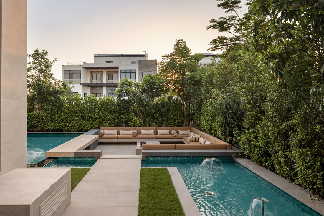 Villa in Hadaeq Sheikh Mohammed Bin Rashid, Dubai, United Arab Emirates 2 - 18146533