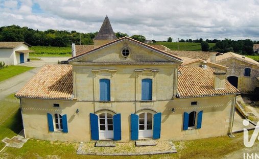 House in Puisseguin, Nouvelle-Aquitaine, France 1