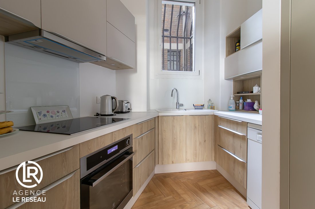 Apartment in Saint Philippe du Roule, Paris 8e Arrondissement, Paris 4 - 18171094