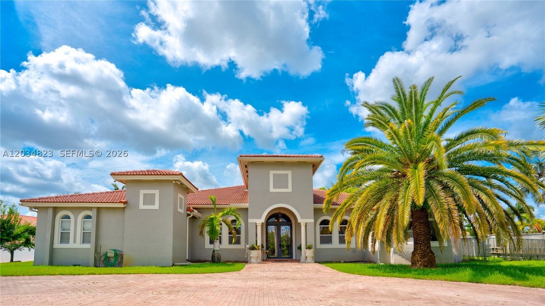 Maison à Miami Lakes, Floride, États-Unis 1 - 18163006