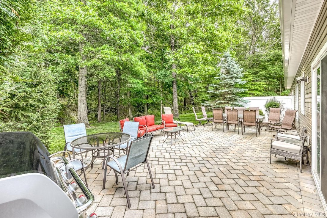 Condo in Spring Valley, New York, United States 3 - 18158880