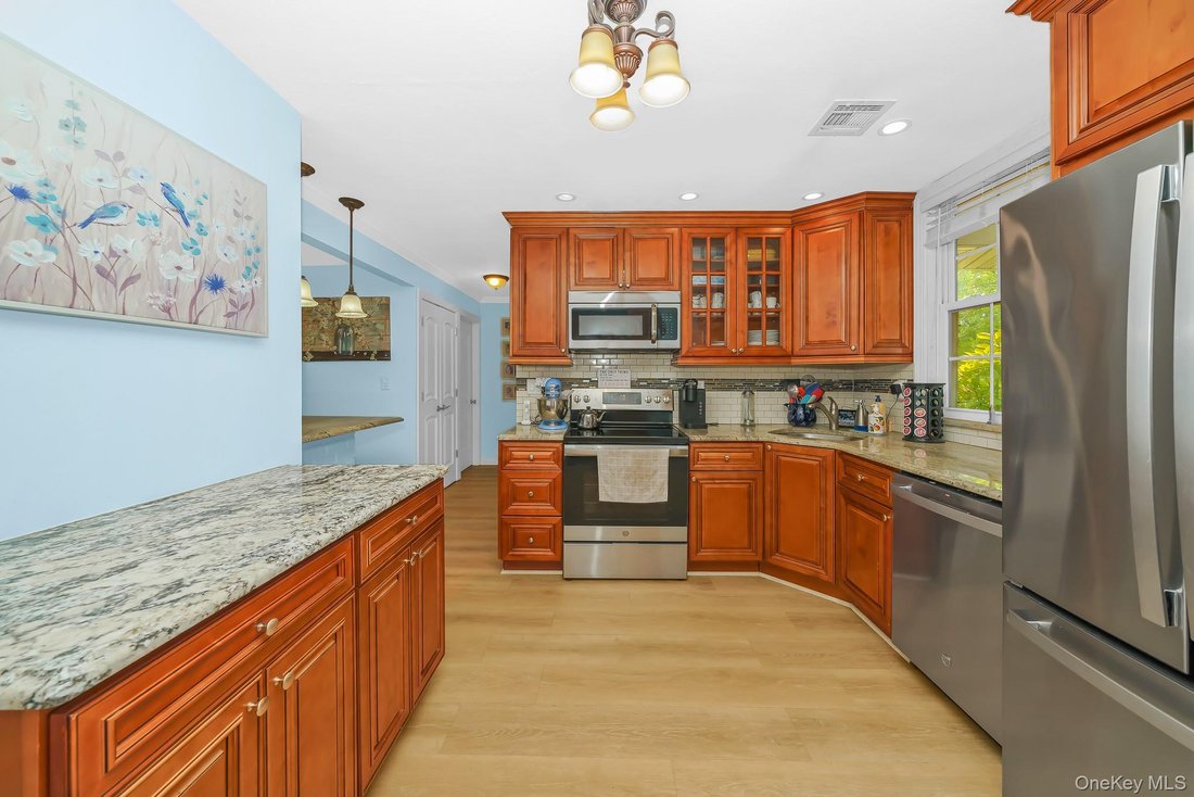 House in Wantagh, New York, United States 5 - 18157462