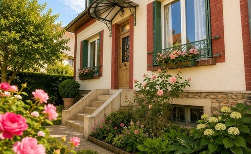 House in Centre, Nanterre, France 1