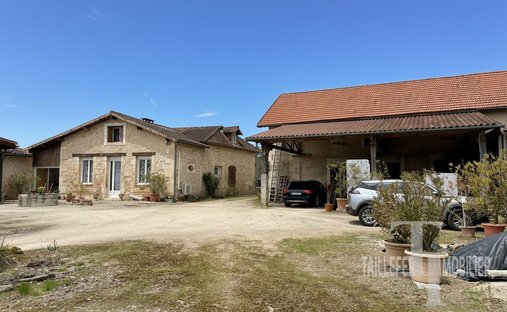 House in Antonne-et-Trigonant, Nouvelle-Aquitaine, France 1