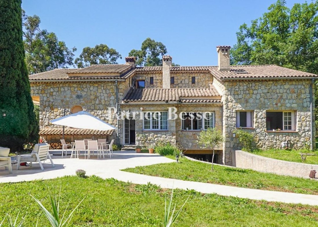 Villa in Le Bar-sur-Loup, Provence-Alpes-Côte d'Azur, France 2 - 18157927