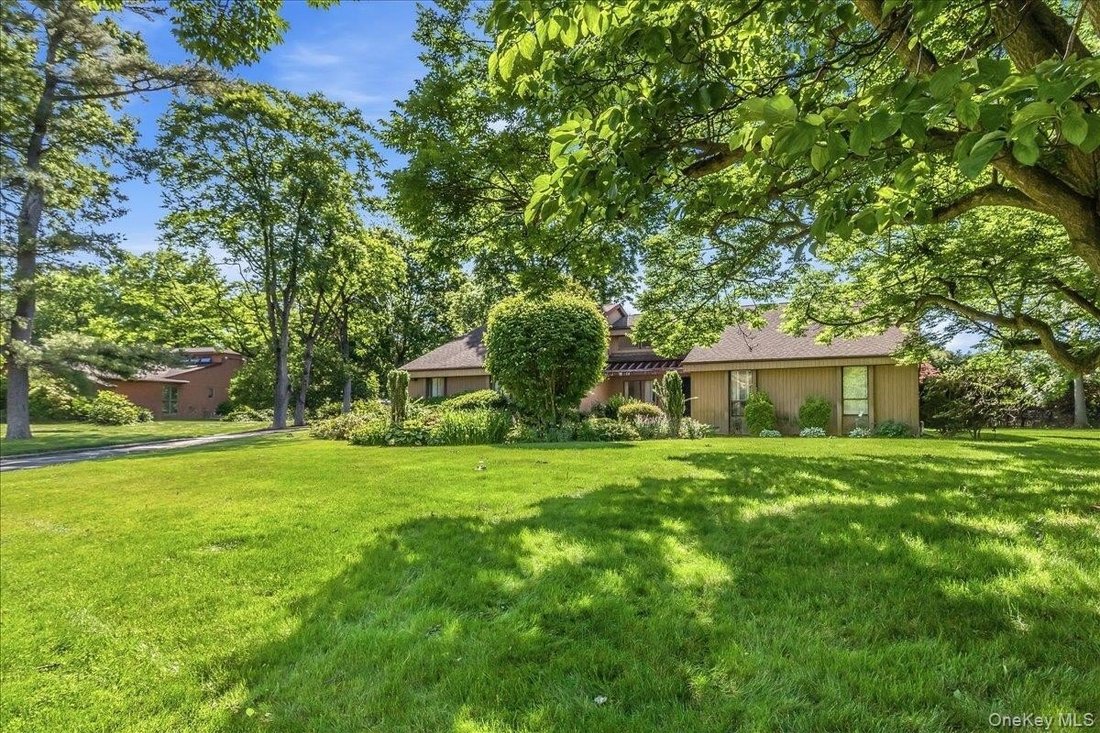 House in Old Westbury, New York, United States 2 - 18161521