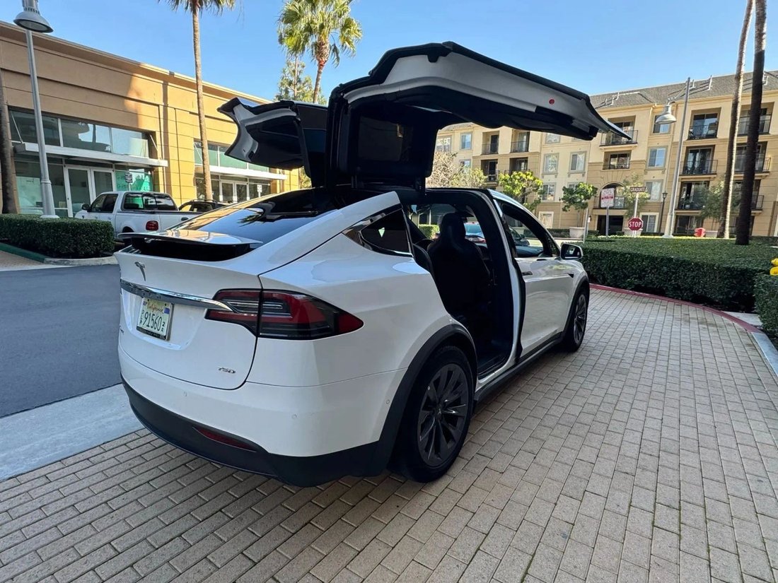 Suv in Riverside, CA, United States 5 - 18168878