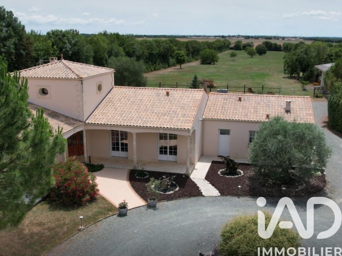 House in Montroy, Nouvelle-Aquitaine, France 1 - 18167743