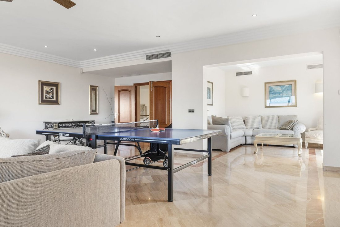 Villa in Benahavis, Andalusia, Spain 2 - 18156526
