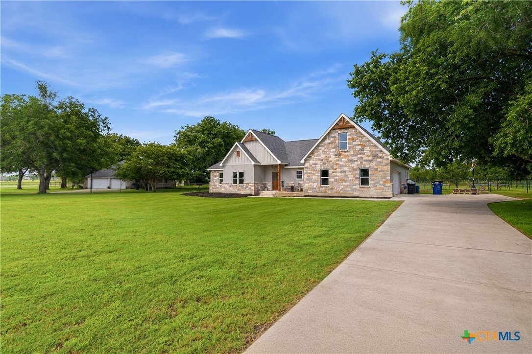 House in Seguin, Texas, United States 3 - 18164875
