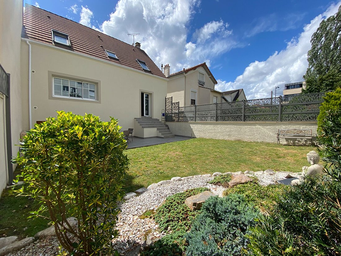Villa in Pergaud, Le Plessis-Robinson, France 1 - 18156987